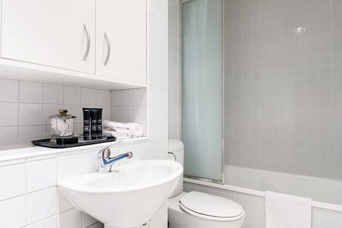LUCY Laneway Art Fed Square Bars & Flinderst St. Station - Port Augusta Accommodation 2