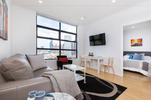 ROLAND, 1BDR Melbourne Apartment - Port Augusta Accommodation 2