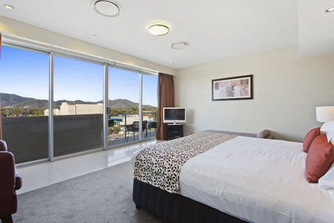 CBD Luxury Accommodation - Port Augusta Accommodation 4