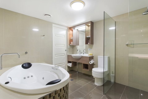 CBD Luxury Accommodation - Port Augusta Accommodation 5