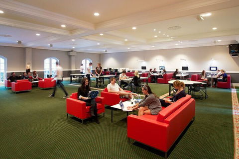 RMIT Village House - Port Augusta Accommodation 6