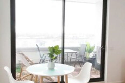 Modern 2 Bedroom Apartment In Melbournes Northcote - Port Augusta Accommodation 3