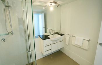 Under The Townsville Sun (694I) - Port Augusta Accommodation 6