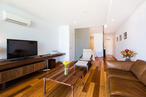 RIVER, 1BDR Melbourne Apartment - Port Augusta Accommodation 0