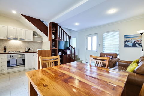 Fremantle Townhouse Unit 5 - Port Augusta Accommodation 4