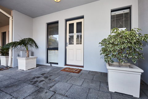Fremantle Townhouse Unit 5 - Port Augusta Accommodation 0