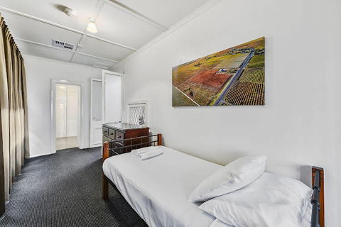 Triune House Bed & Breakfast - Port Augusta Accommodation 0