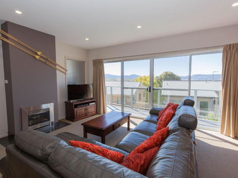 Opus 1 / 10 Poly Cow Lane - Port Augusta Accommodation 2