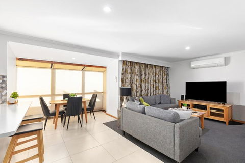 City Four Apartment - Port Augusta Accommodation 1