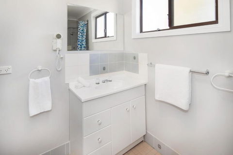 Petersdorf 1 - Port Augusta Accommodation 6