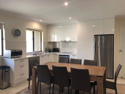 Kirwan 22 - Port Augusta Accommodation 0
