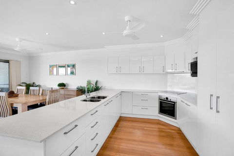 Rainbow Towers 2 Rainbow Beach High On The Hill Panoramic Views Wi Fi - Port Augusta Accommodation 4