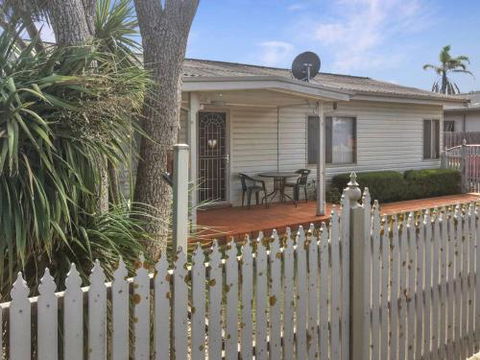 Rye 1 Sleeps 10 Great Weekender FREE WINE NETFLIX - Port Augusta Accommodation 5