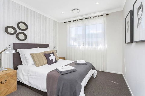 Luxury Brand New Home - Port Augusta Accommodation 5