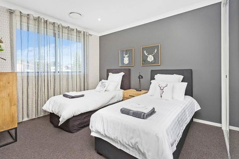 Luxury Brand New Home - Port Augusta Accommodation 6