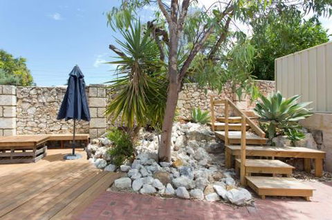 Dingo At White Gum Lodge - Port Augusta Accommodation 4