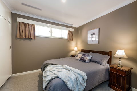 Hedge House- Luxury Space Style Location - Port Augusta Accommodation 6