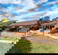 Hedge House- luxury space style location - Port Augusta Accommodation