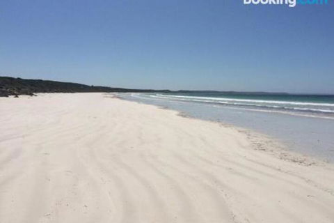 DEstrees Bay Beach House - Port Augusta Accommodation 3