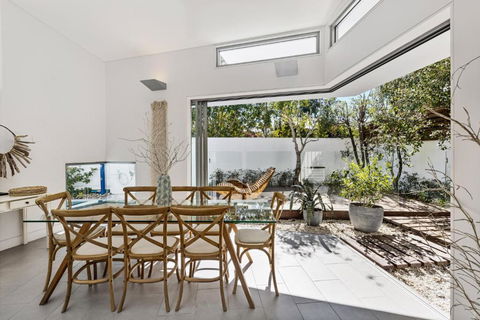 Ultimate Light & Space Noosa Heads - Port Augusta Accommodation 2
