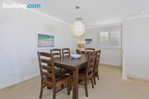 SEASCAPE An Enticing Lakeside Escape - Port Augusta Accommodation 6