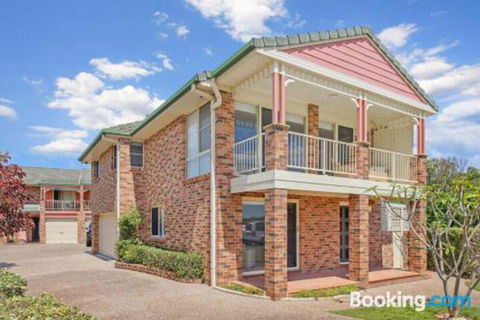 SEASCAPE An Enticing Lakeside Escape - Port Augusta Accommodation 2