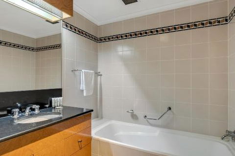 DREAM HARBOUR VIEW 2 BRM / GYM POOL & PARKING - Port Augusta Accommodation 1