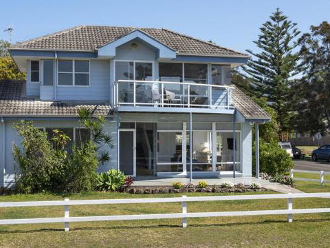 AMETHYST Gerringong 4pm Check Out Sundays - Port Augusta Accommodation 0
