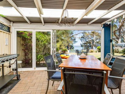 SORRENTO LAKESIDE Sanctuary Point 4pm Check Out Sundays - Port Augusta Accommodation 2