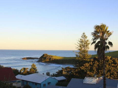 WHALE WATCH FOR FOUR Gerringong 4pm Check Out Sundays - Port Augusta Accommodation 3