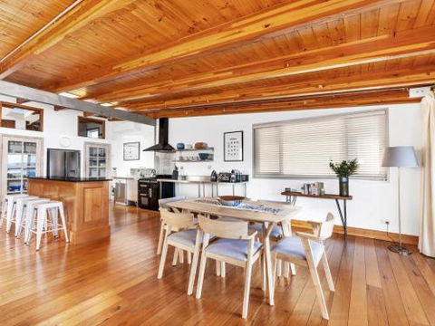 VINCES LANDING OLD EROWAL BAY 4pm Check Out Sundays - Port Augusta Accommodation 5