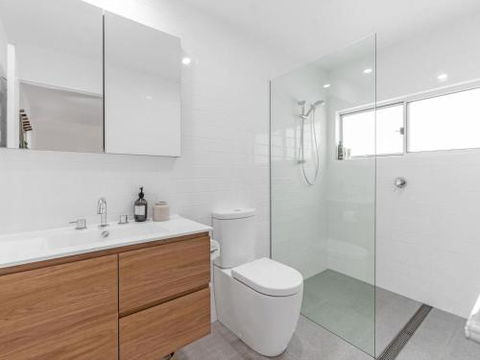 MOBYS At HYAMS Hyams Beach 4pm Check Out Sundays - Port Augusta Accommodation 2