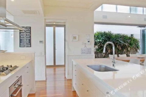 R & W Noosa Holidays 19 The Esplanade - Port Augusta Accommodation 4