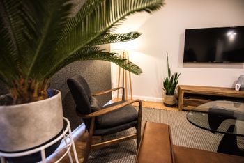 Wickham Newcastle Modern 1 Bed Apartment - Port Augusta Accommodation 3