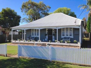 Edgeworth Street Manor - Port Augusta Accommodation 0