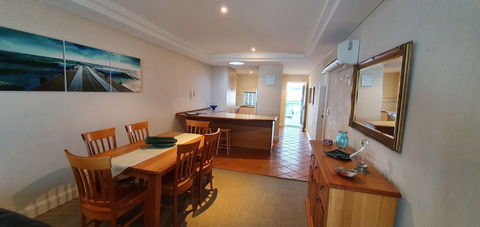 Sea Breeze Luxury Holiday Apartment Accommodation - Port Augusta Accommodation 1