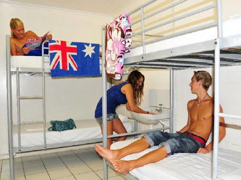 Flying Monkey Backpackers - Port Augusta Accommodation 0