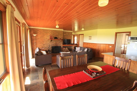 Apollo Bay Cottages - Port Augusta Accommodation 3
