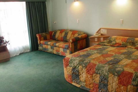 Runaway Bay Motor Inn - Port Augusta Accommodation 6