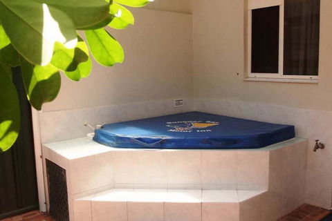 Runaway Bay Motor Inn - Port Augusta Accommodation 7