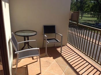Emerald Executive Apartments - Port Augusta Accommodation 5