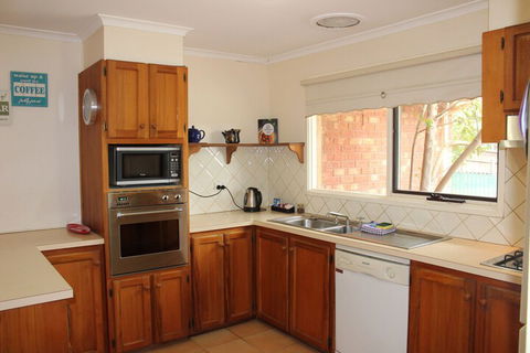 Australian Home Away At East Doncaster - Port Augusta Accommodation 2