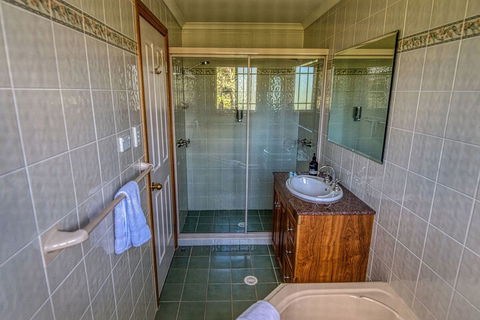 Cottages On Lovedale - Port Augusta Accommodation 6
