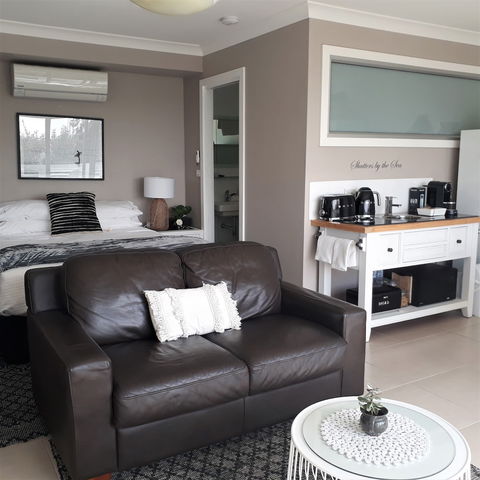 Shutters By The Sea - Port Augusta Accommodation 1