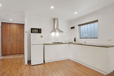 Adelaide Holiday Homes - Port Augusta Accommodation 7