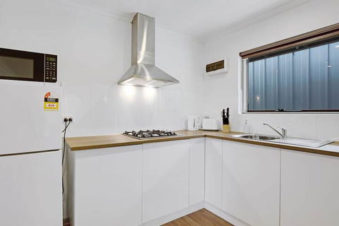 Adelaide Holiday Homes - Port Augusta Accommodation 4