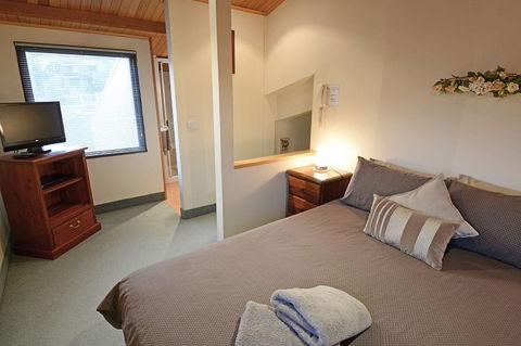 Falls Creek Country Club - Port Augusta Accommodation 4