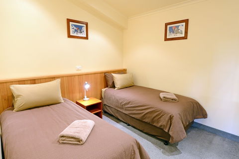 Falls Creek Country Club - Port Augusta Accommodation 1