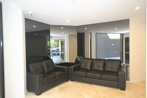 RNR Serviced Apartments North Melbourne - Port Augusta Accommodation 2