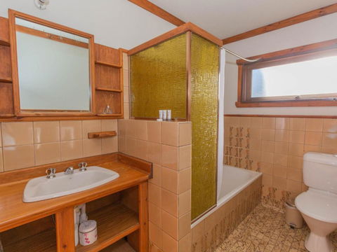 Chalet Rene House - Port Augusta Accommodation 6